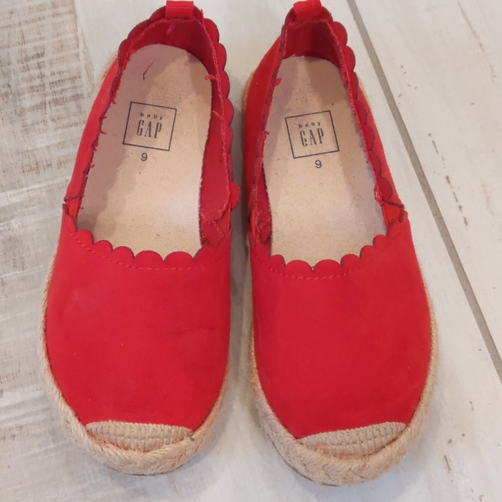 ❤️🦀 Red scalloped espadrille